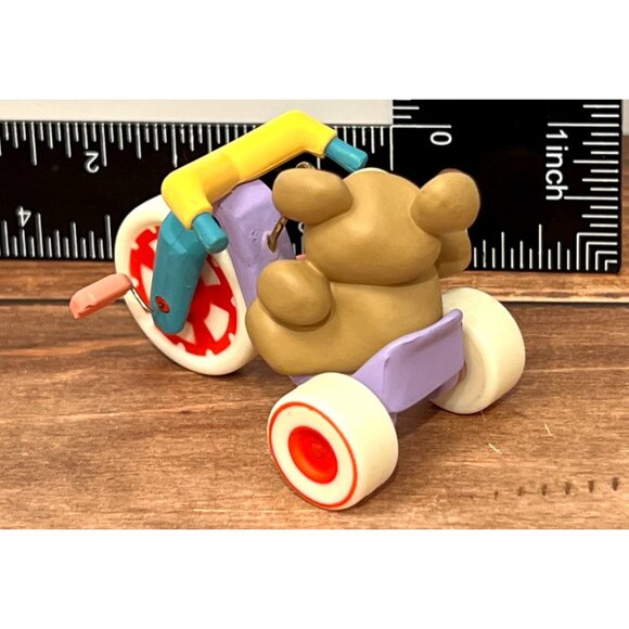 1985 HALLMARK KEEPSAKE ORNAMENT QX480-5 BEARY SMOOTH RIDE TRICYCLE TEDDY BEAR - Picture 6 of 7